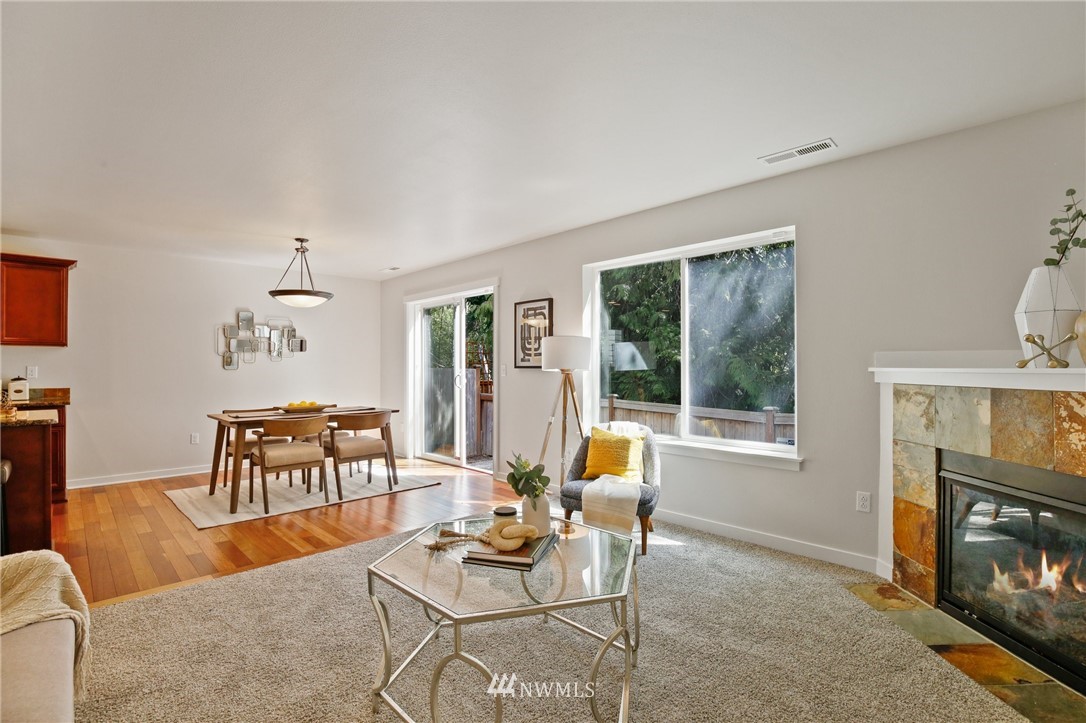 602 Ilwaco Place Northeast Renton, WA 98059 - Photo 4 of 25 Gallery Image 4