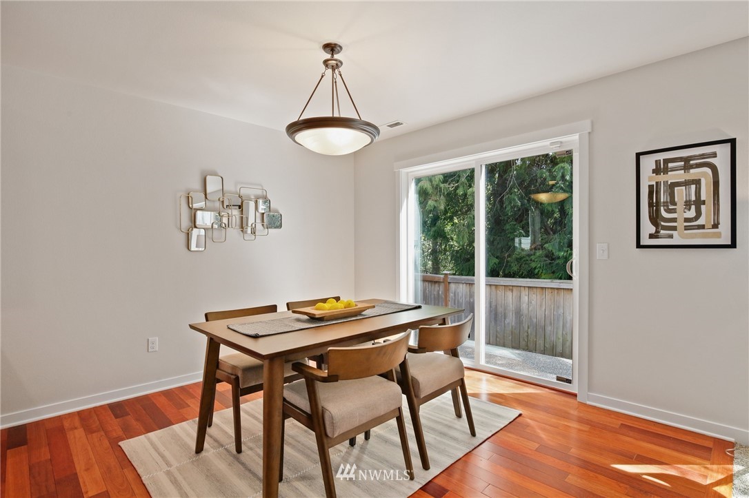 602 Ilwaco Place Northeast Renton, WA 98059 - Photo 6 of 25 Gallery Image 6