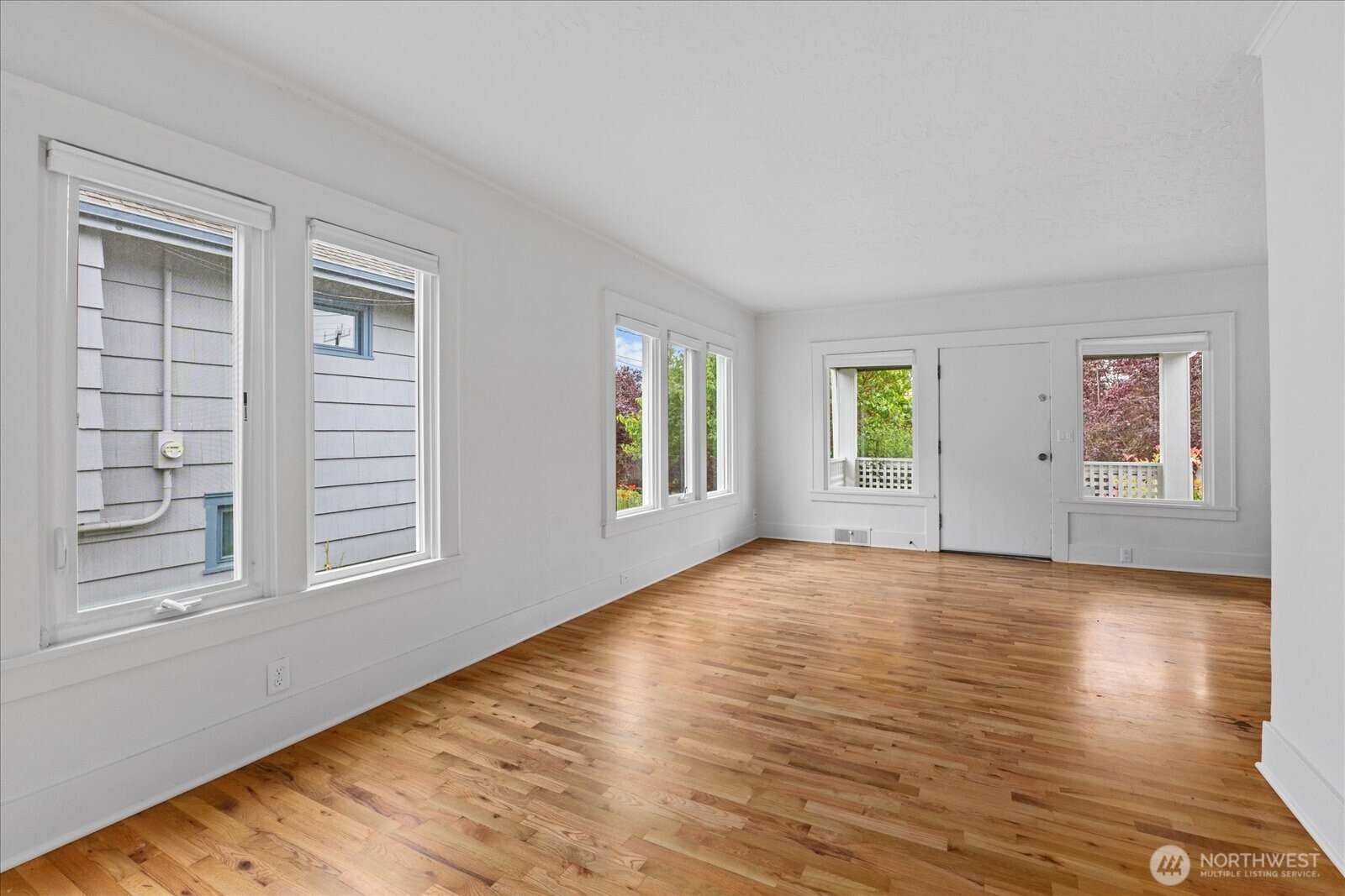 706 North 78th Street Seattle, WA 98103 - Photo 11 of 32