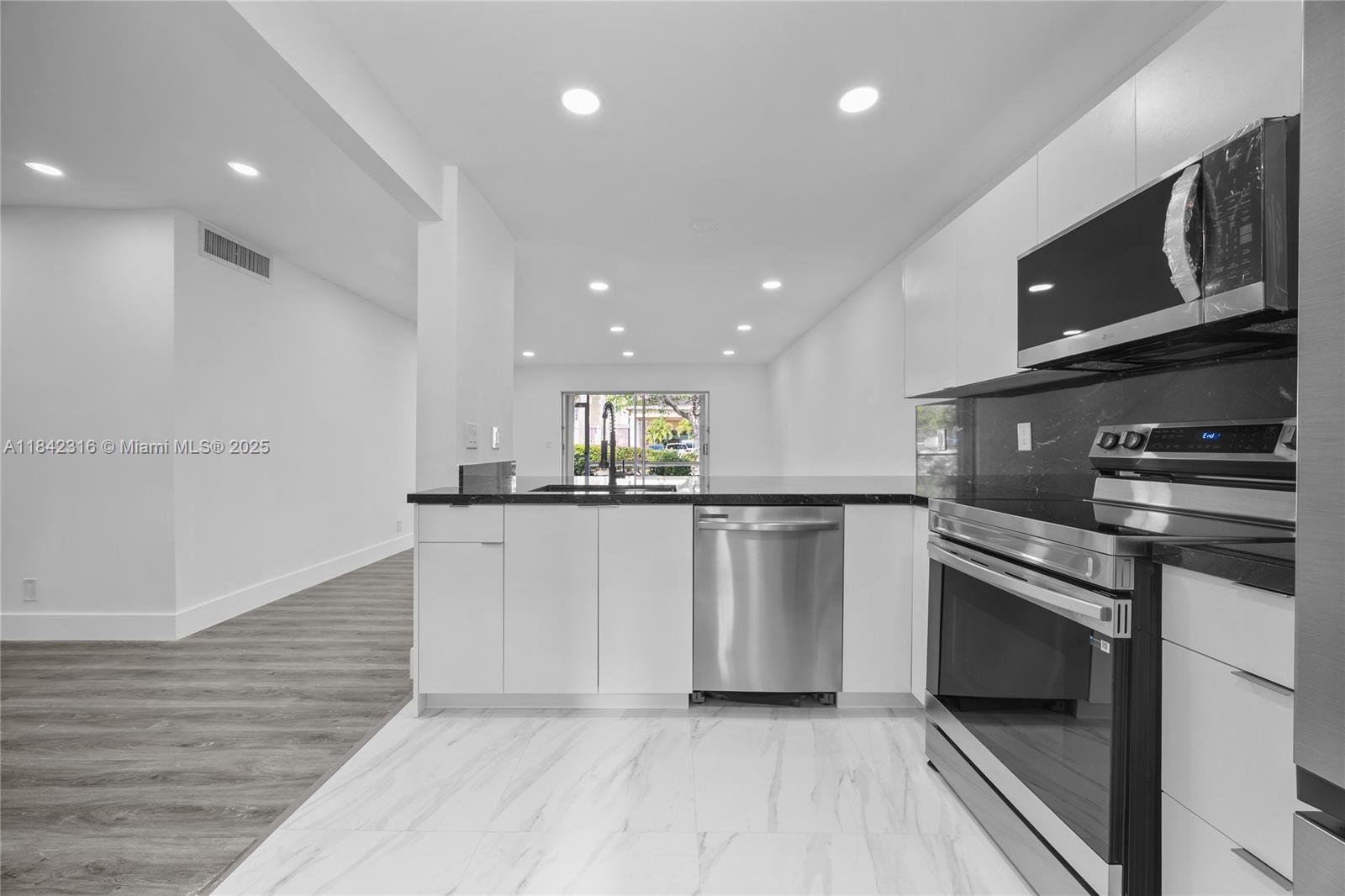 5790 Stirling Road, Unit 112 Hollywood, FL 33021 - Photo 5 of 20