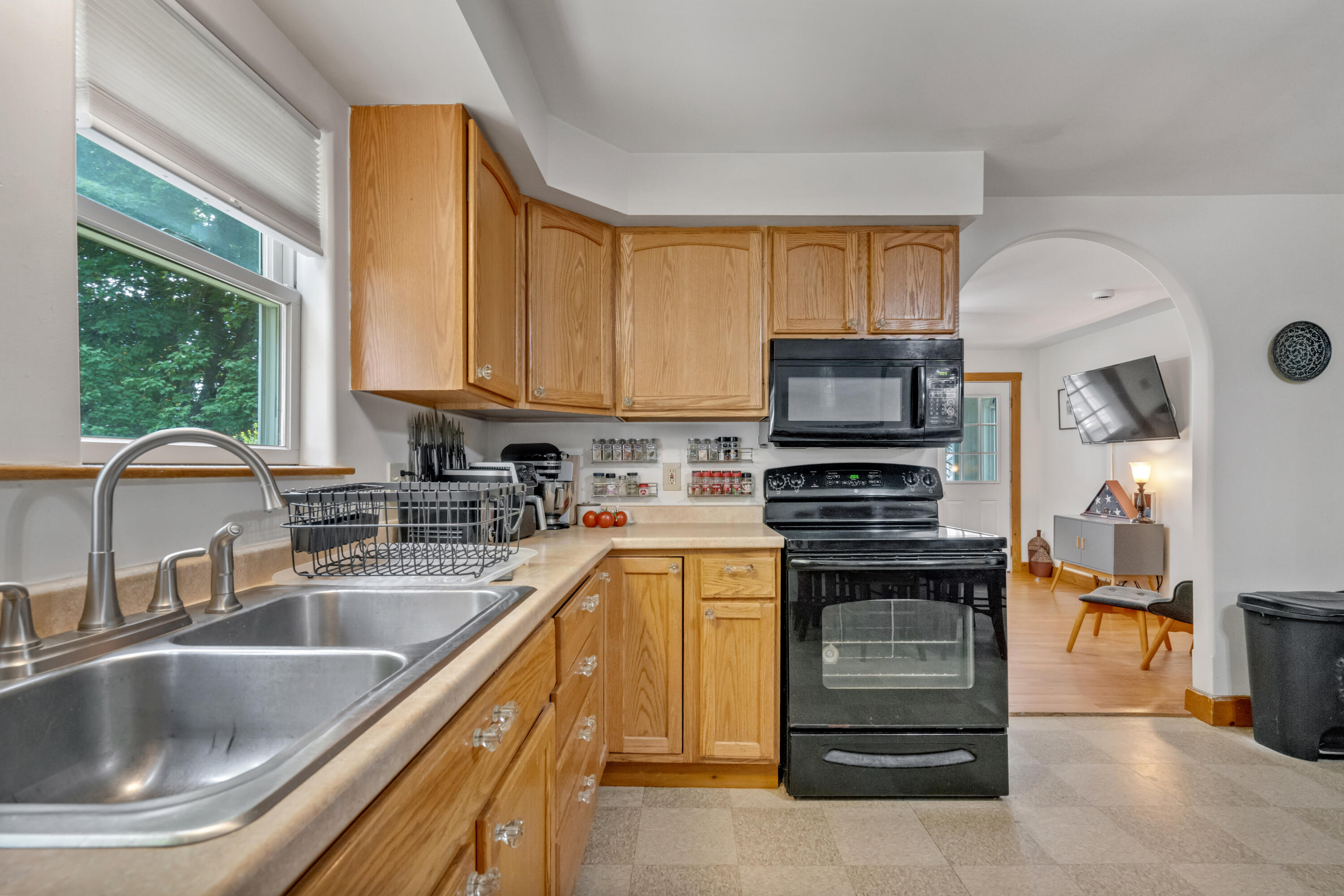 8 Thompson Street Lewiston, ME 04240 - Photo 7 of 46 DSC06766