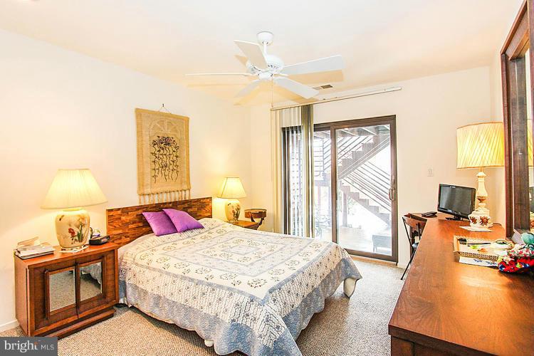 2138 South Bay Lane Reston, VA 20191 - Photo 22 of 29 Bedroom