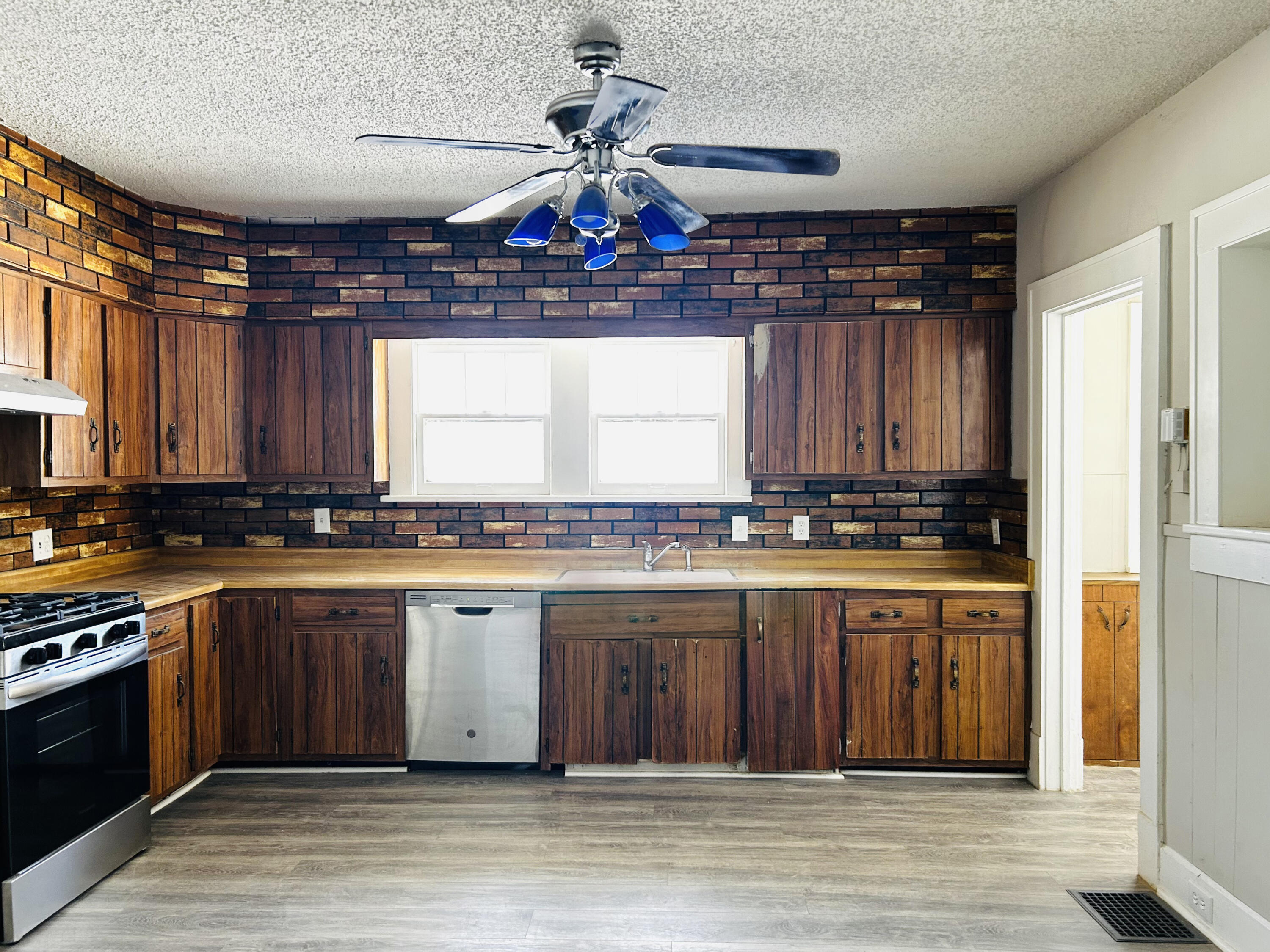 924 46th Street Lubbock, TX 79412 - Photo 7 of 21 IMG_9252