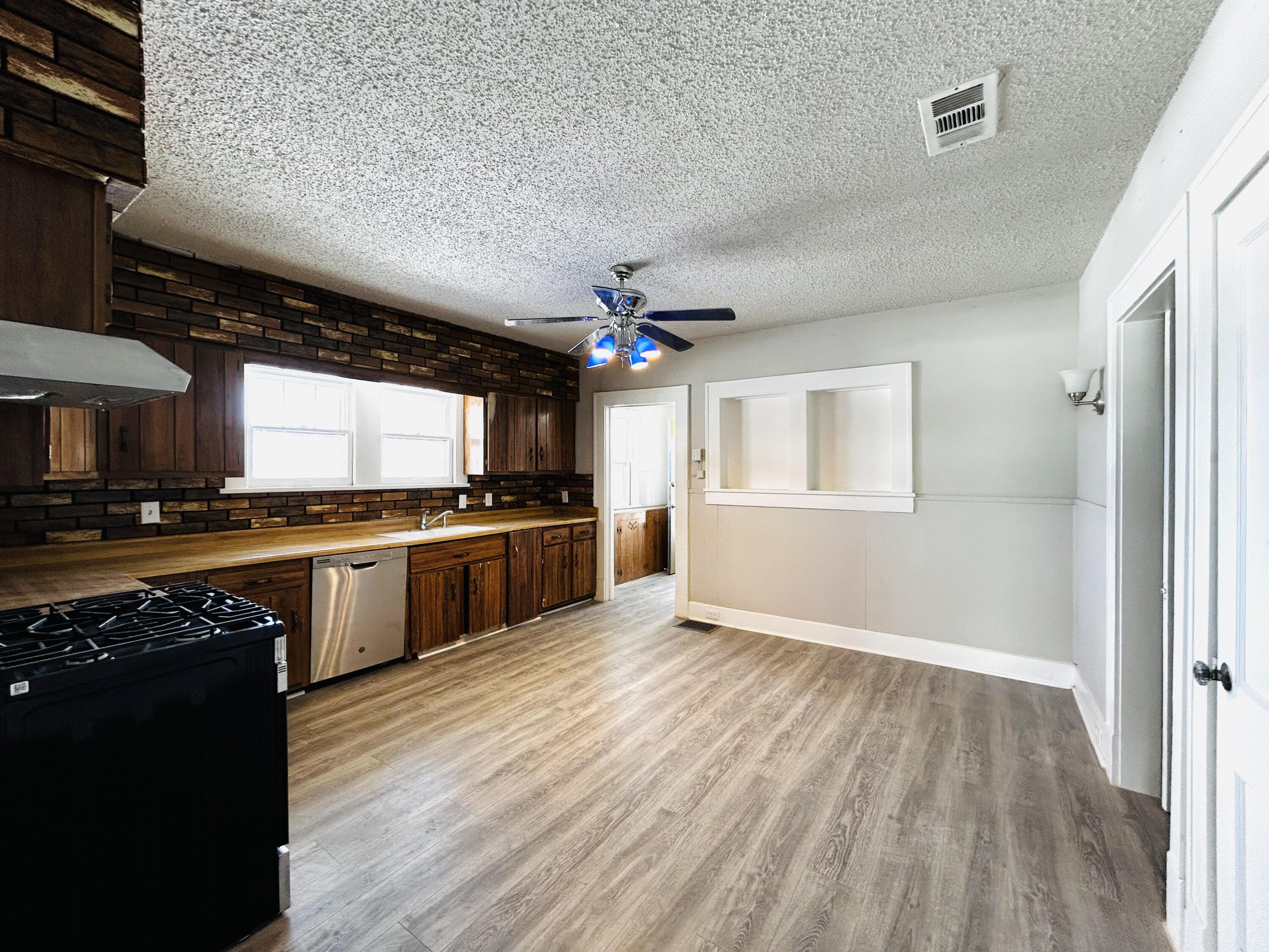 924 46th Street Lubbock, TX 79412 - Photo 8 of 21 IMG_9254