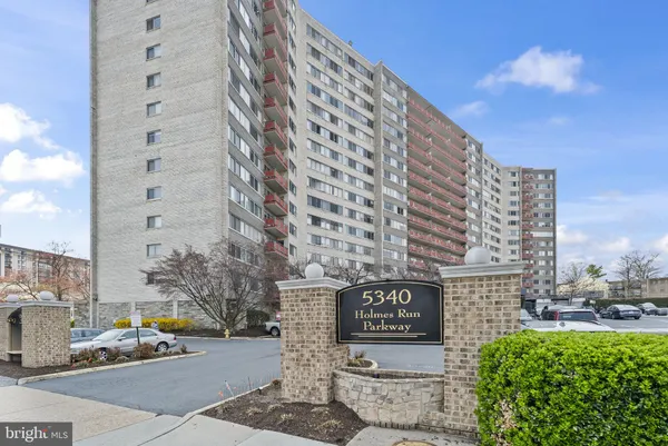 $1,900 | 5340 Holmes Run Parkway, Unit 917, Alexandria, VA 22304