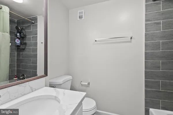 $1,900 | 5340 Holmes Run Parkway, Unit 917, Alexandria, VA 22304