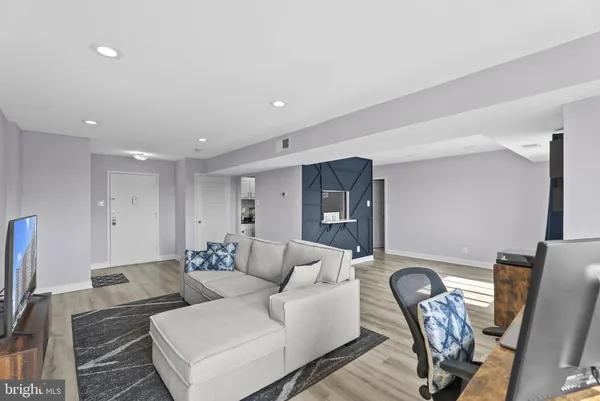 $1,900 | 5340 Holmes Run Parkway, Unit 917, Alexandria, VA 22304