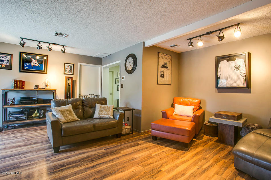 3722 East Piccadilly Road Phoenix, AZ 85018 - Photo 8 of 19 3722 E. Piccadilly Rd.-low-res-12