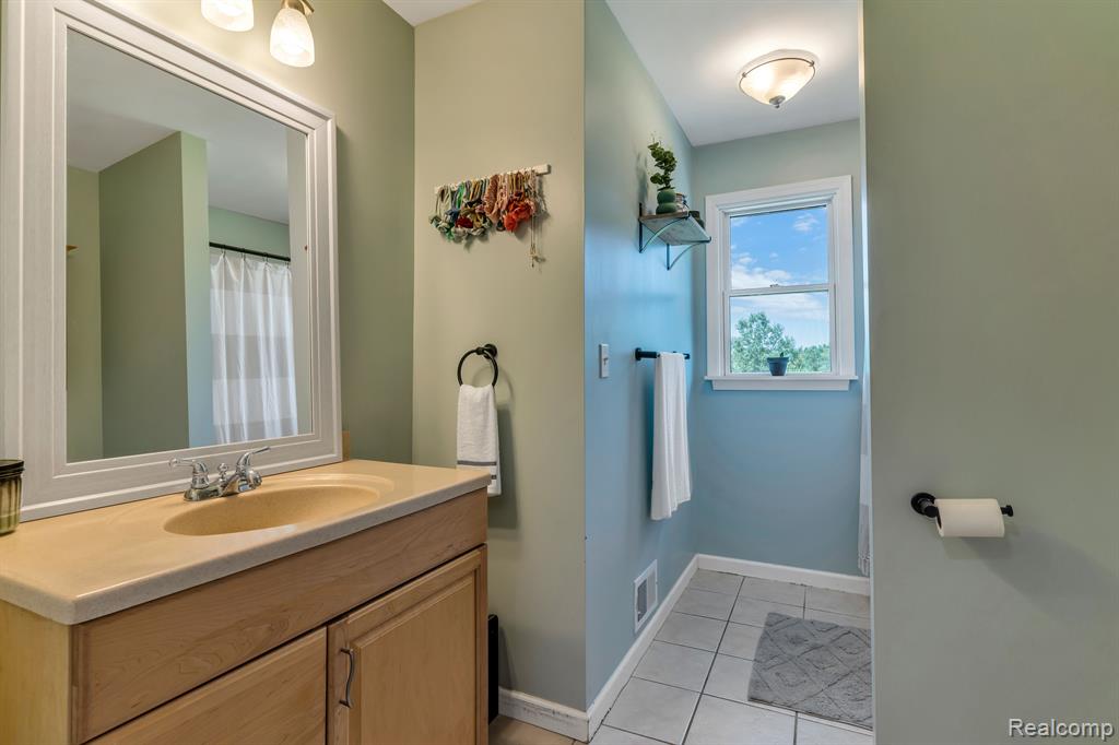 14278 McCaslin Lake Road Linden, MI 48451 - Photo 18 of 48 Gallery Image 18