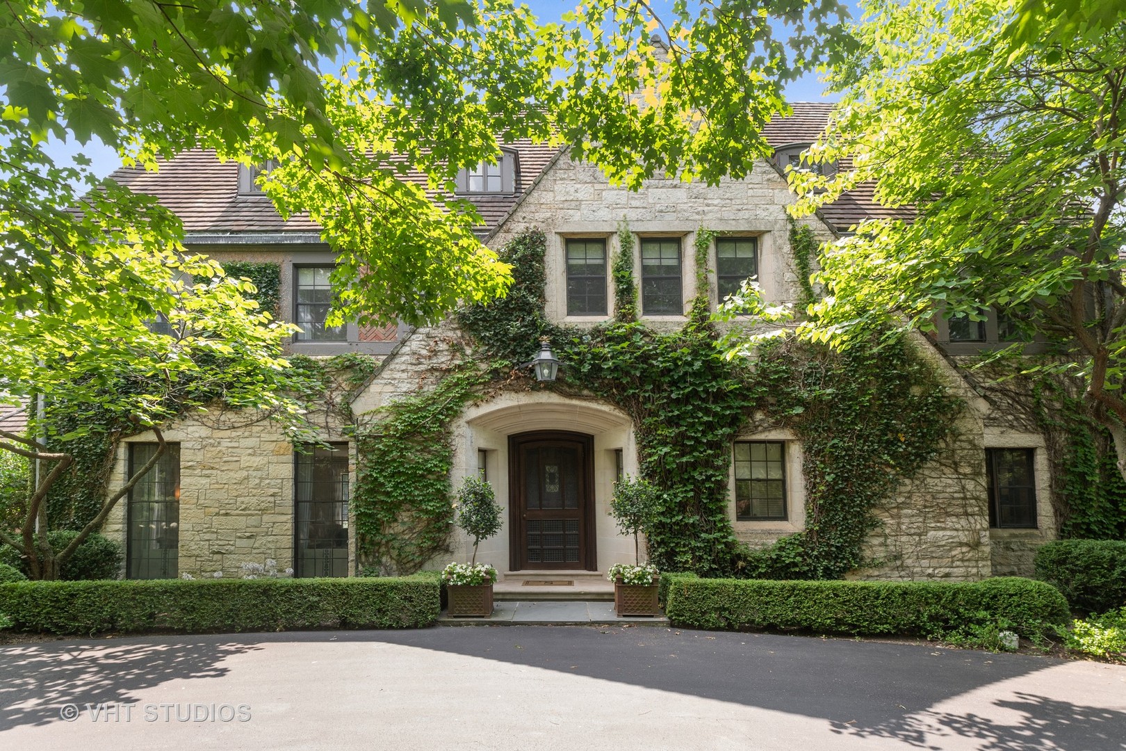 720 Ardsley Road Winnetka, IL 60093 - Photo 9 of 103 a front view of a house with a garden