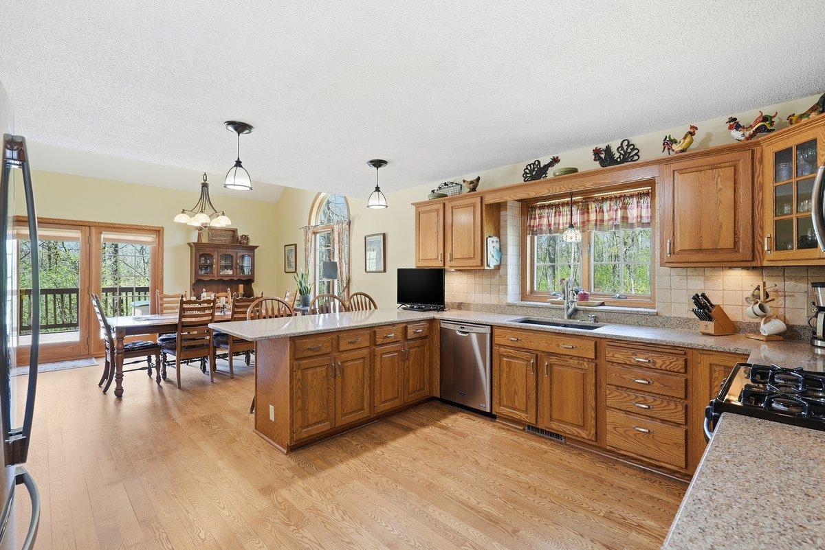 208 Country Oaks Road River Falls, WI 54022 - Photo 10 of 36