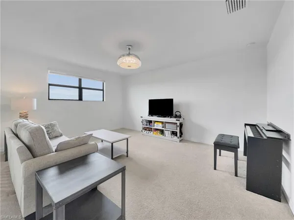 $4,200 | 3319 Menores Way, Fort Myers, FL 33905