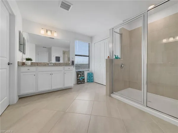 $4,200 | 3319 Menores Way, Fort Myers, FL 33905