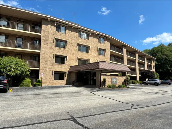 $275,000 | 650 East Greenwich Avenue, Unit 3305, West Warwick, RI 02893