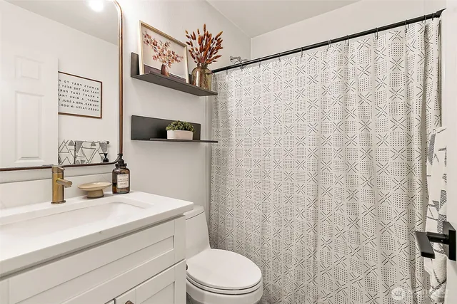 $975,000 | 20024 Southeast 260th Place, Covington, WA 98042