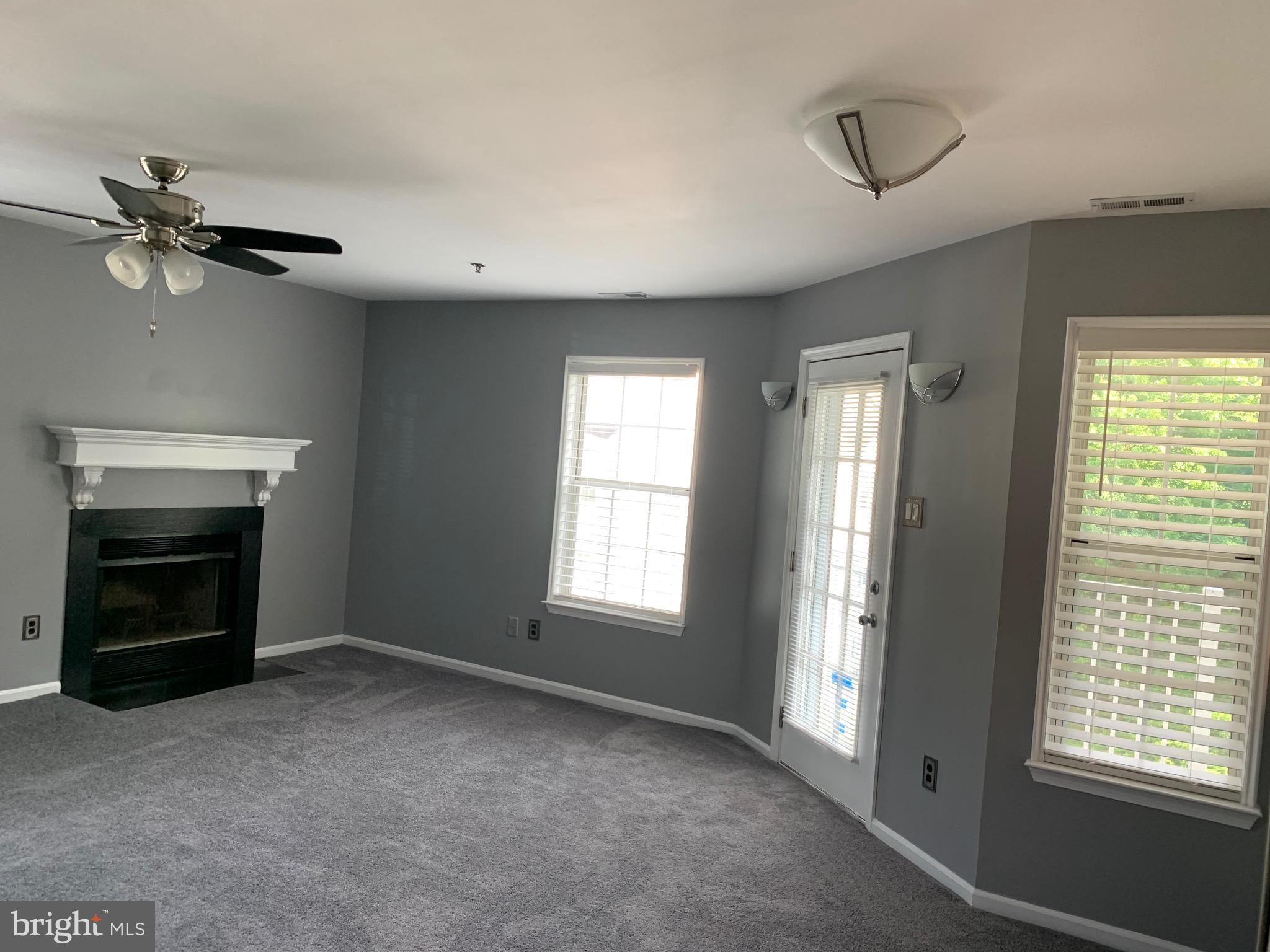 809 Willings Way New Castle, DE 19720 - Photo 9 of 50 Living Room