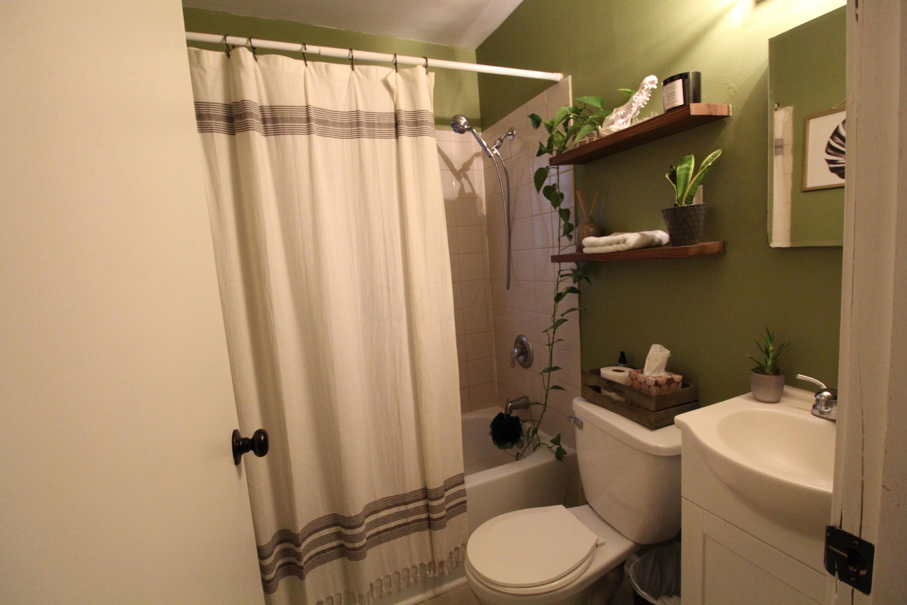 561 Tibet Road Columbus, OH 43202 - Photo 11 of 28 IMG_2236