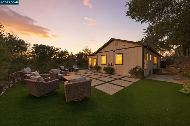 $1,500,000 | 12 Quiet Country Lane, Danville, CA 94526