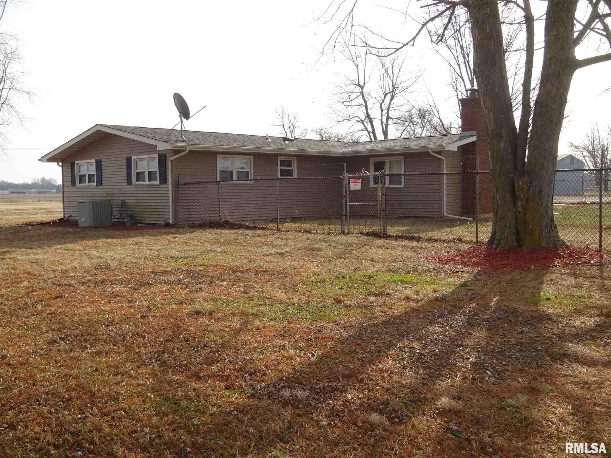 13887 North Pawnee Road Pawnee, IL 62558 - Photo 3 of 24