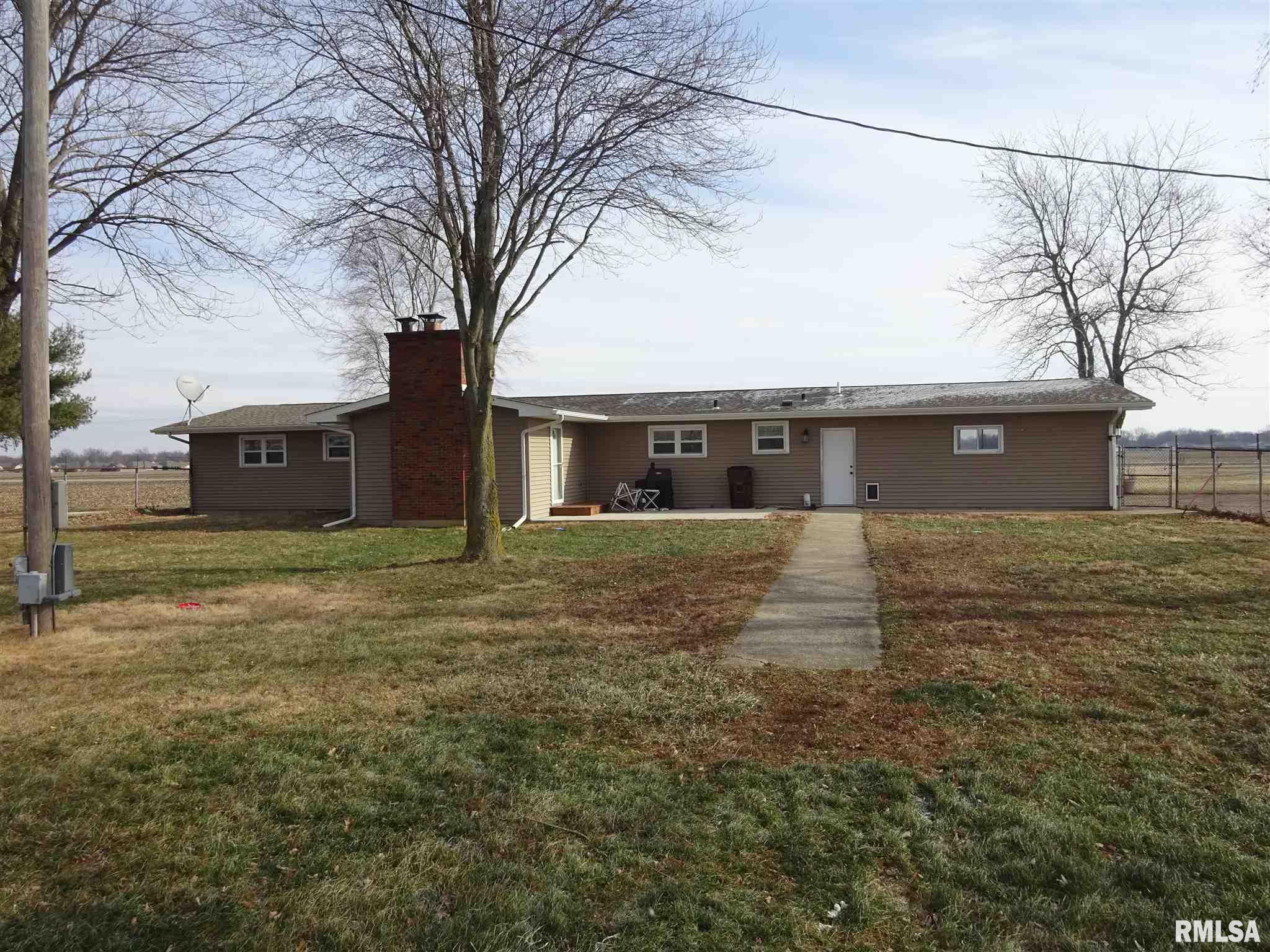 13887 North Pawnee Road Pawnee, IL 62558 - Photo 4 of 24