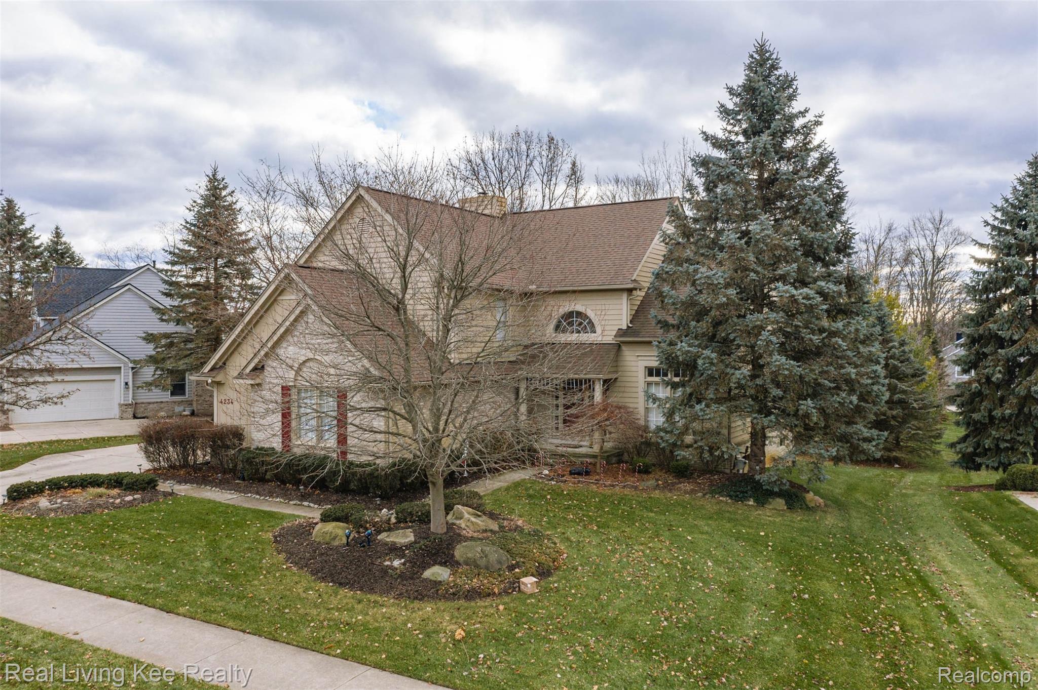 4234 Bold Meadows Rochester, MI 48306 - Photo 36 of 44 exterior-3.jpg