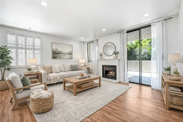 $599,000 | 7001 South La Cienega Boulevard, Unit 101, Los Angeles, CA 90045