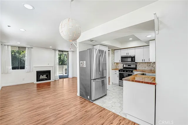 $599,000 | 7001 South La Cienega Boulevard, Unit 101, Los Angeles, CA 90045