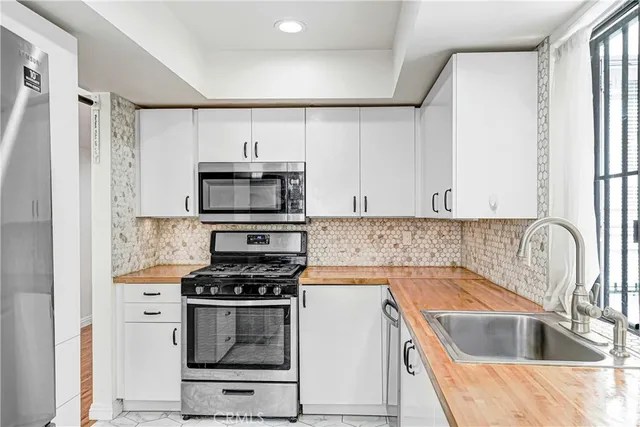 $599,000 | 7001 South La Cienega Boulevard, Unit 101, Los Angeles, CA 90045