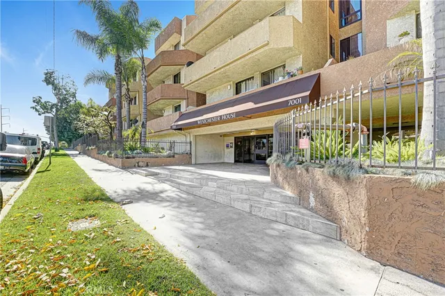 $599,000 | 7001 South La Cienega Boulevard, Unit 101, Los Angeles, CA 90045