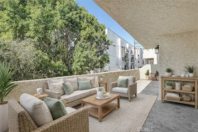 $599,000 | 7001 South La Cienega Boulevard, Unit 101, Los Angeles, CA 90045