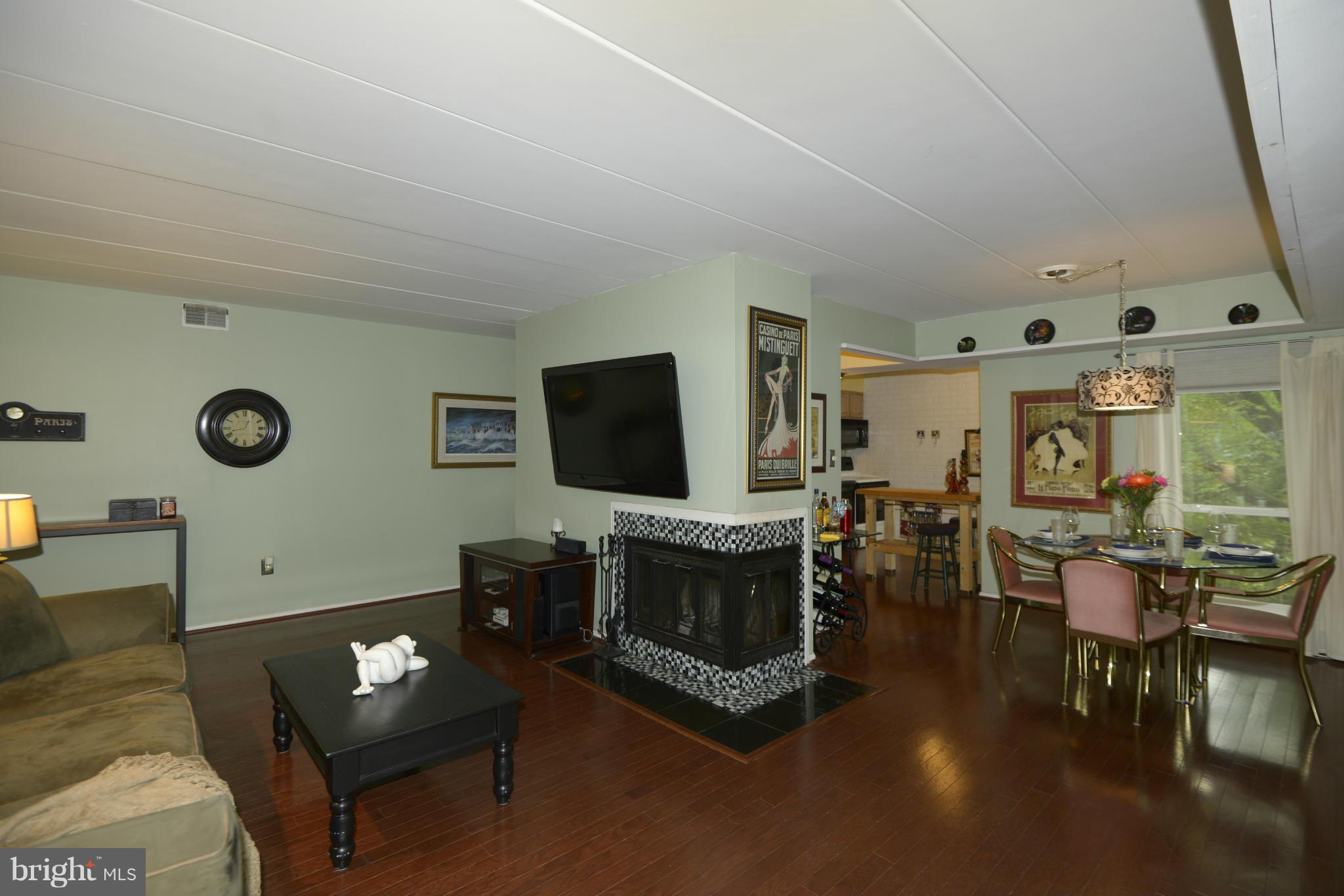 5376 Smooth Meadow Way, Unit 22 Columbia, MD 21044 - Photo 5 of 13 Living/Dining Rooms