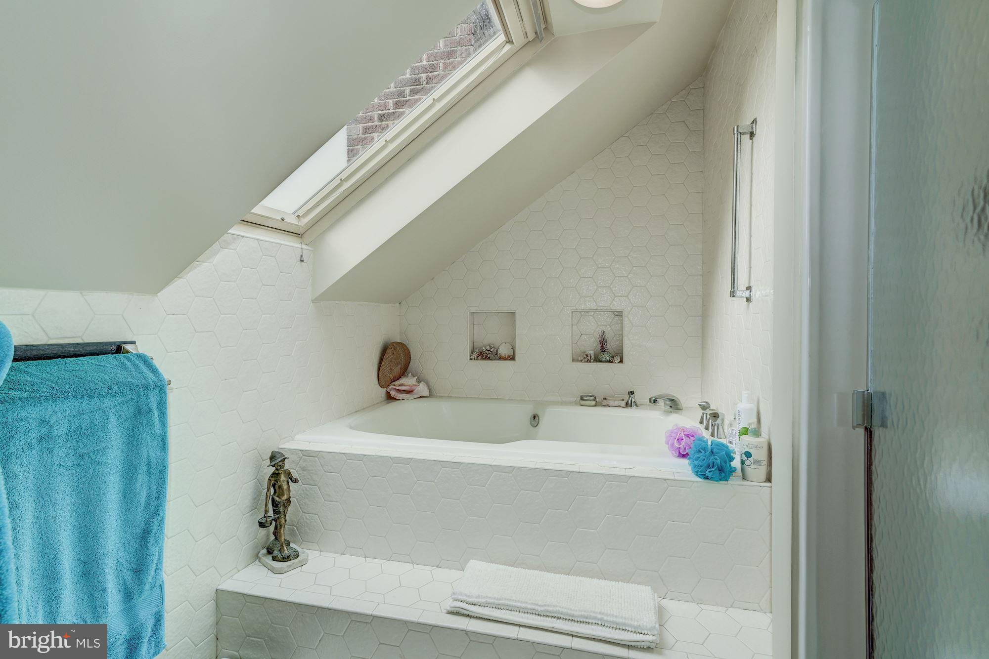 4119 Military Road Northwest Washington, DC 20015 - Photo 24 of 30 Bath (Master)