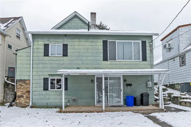 an empty room with a chandelier fan and a chandelier fan