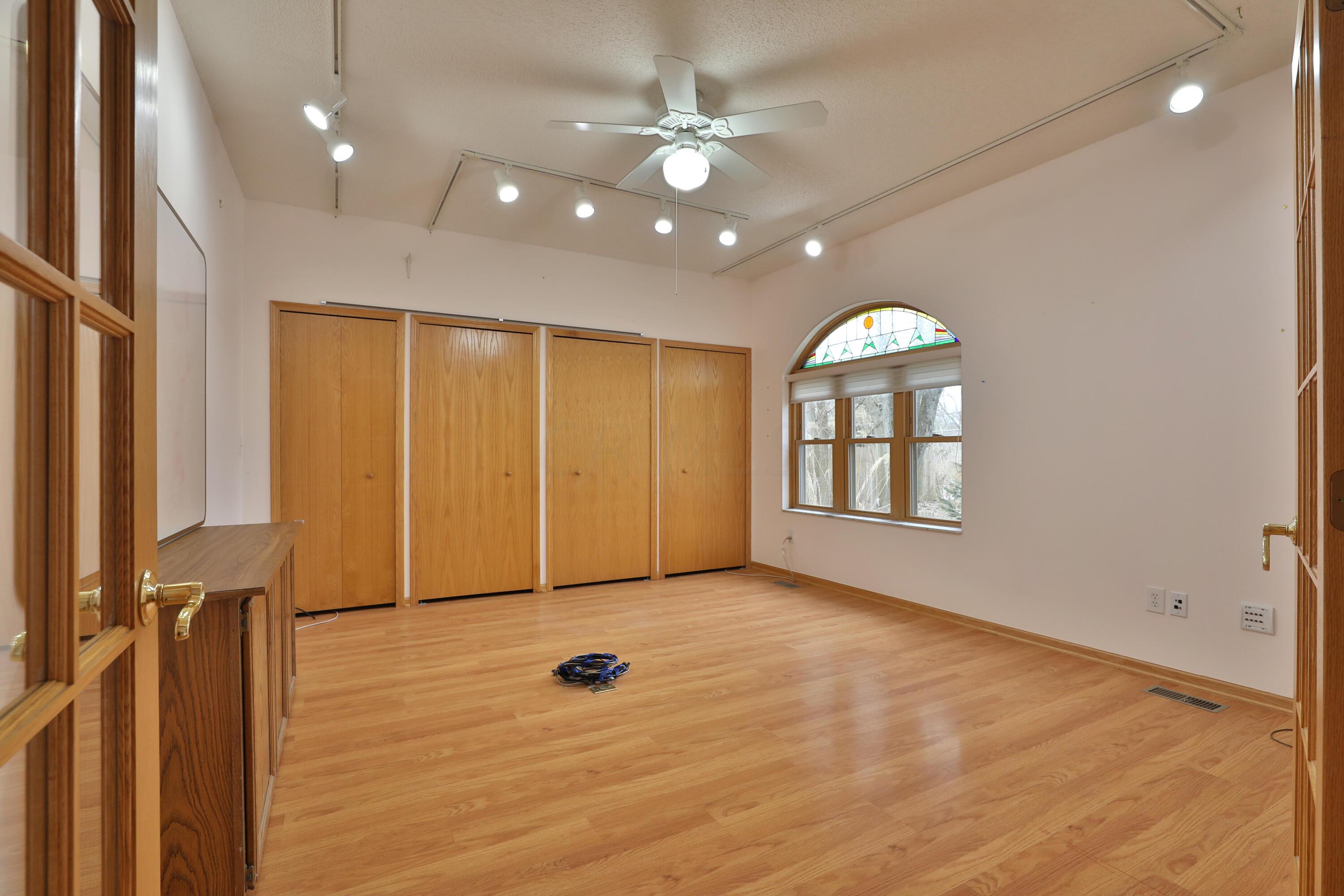 5892 Linworth Road Columbus, OH 43085 - Photo 6 of 68 5892-Linworth-06