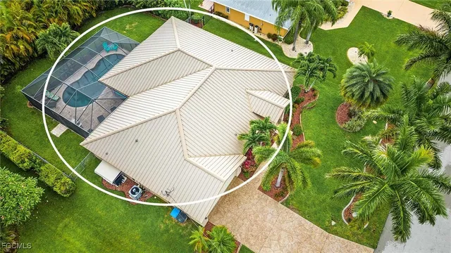 a view of a backyard with plants
