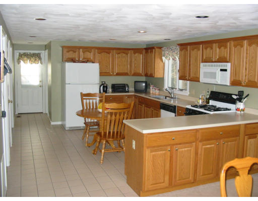 7 Perry Street Danvers, MA 01923 - Photo 5 of 10 Gallery Image 5