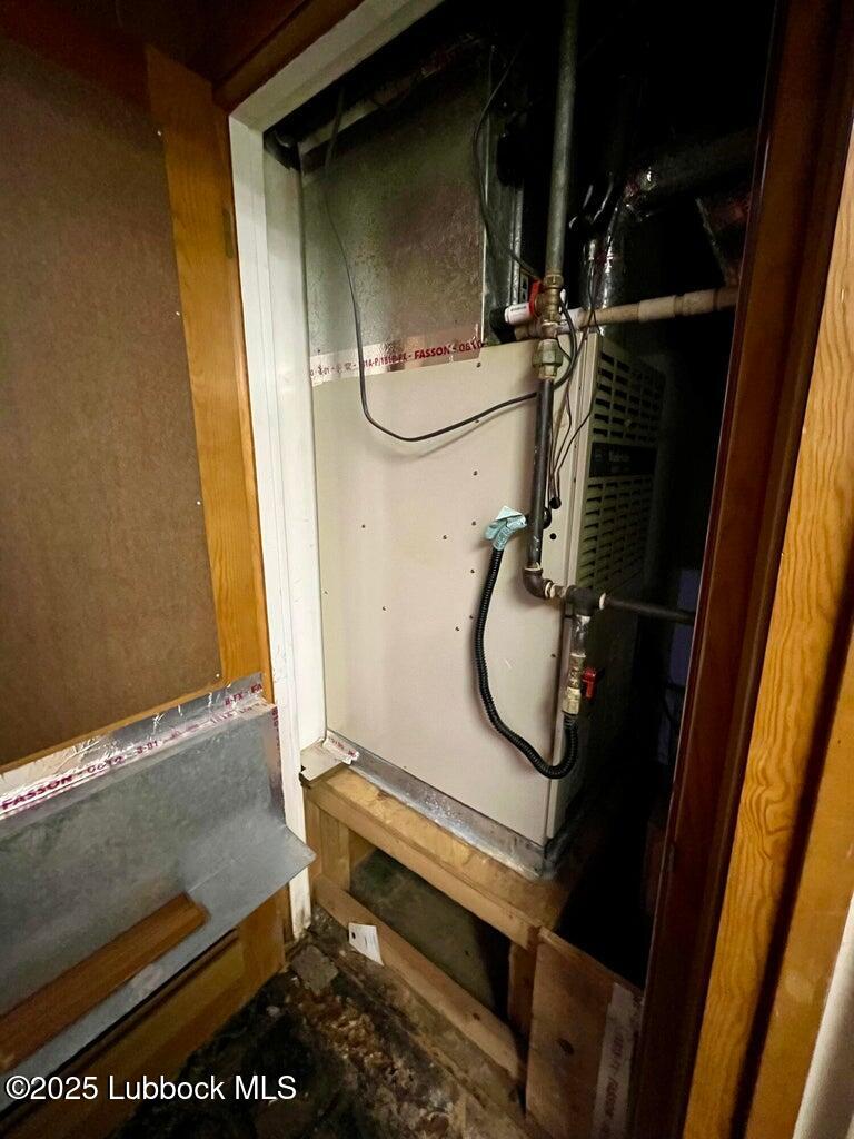 103 Yucca Terrace Plainview, TX 79072 - Photo 32 of 79 a bathroom with a mirror and a glass door