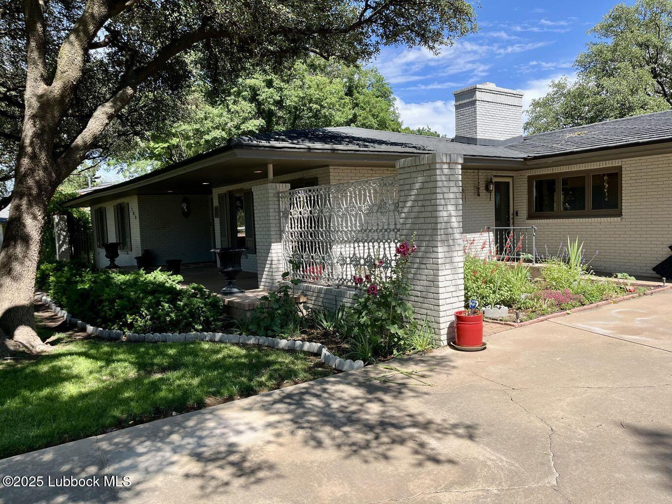 103 Yucca Terrace Plainview, TX 79072 - Photo 4 of 79 a front view of a house with a yard