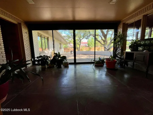 $490,000 | 103 Yucca Terrace, Plainview, TX 79072