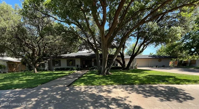 $490,000 | 103 Yucca Terrace, Plainview, TX 79072