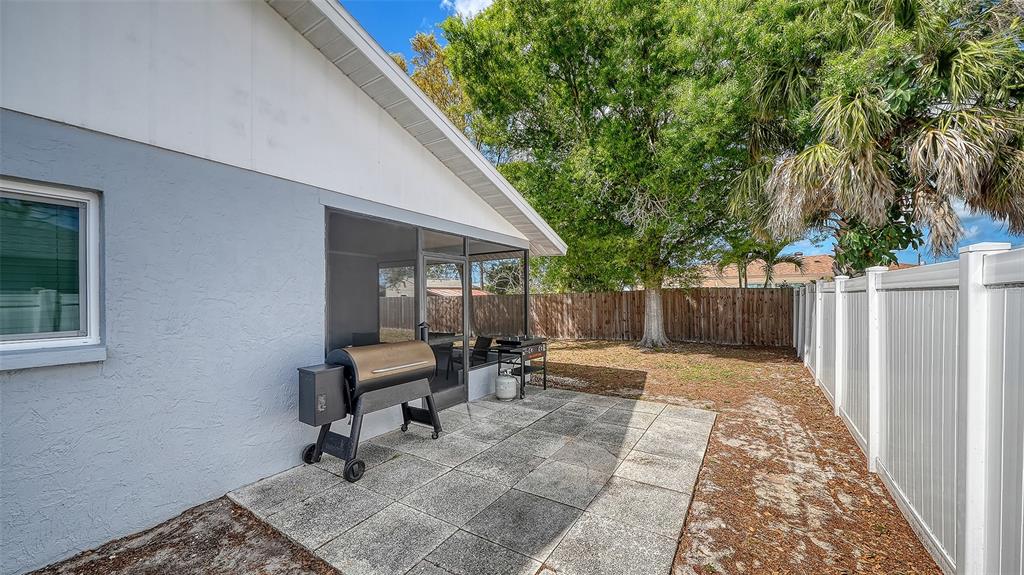 972 Leeward Road Venice, FL 34293 - Photo 22 of 27 a view of a backyard with sitting area