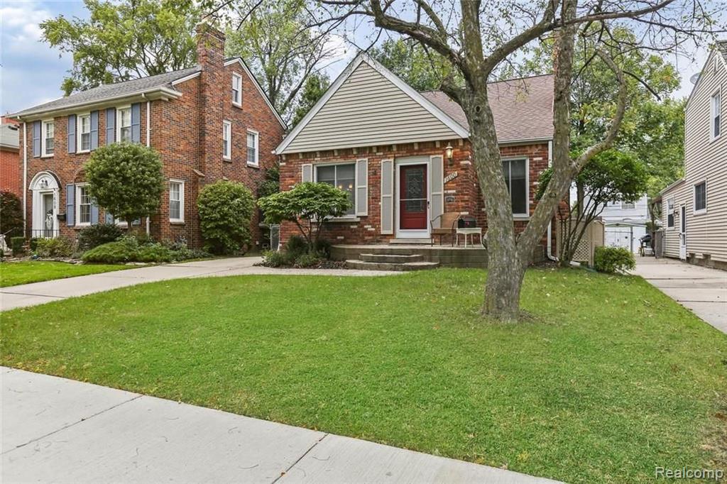 1600 Roslyn Road Grosse Pointe Woods, MI 48236 - Photo 2 of 24