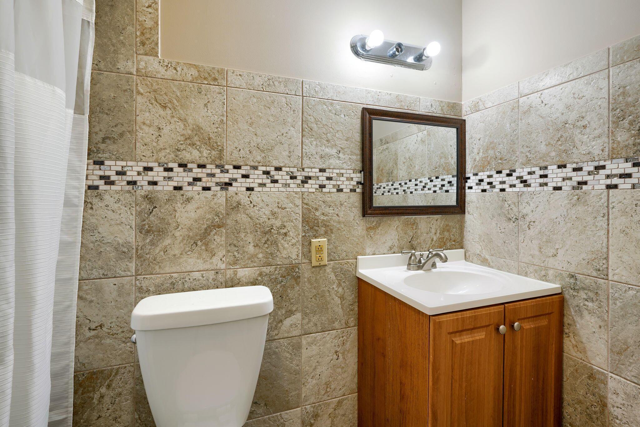 932 Demorest Road Columbus, OH 43204 - Photo 30 of 44 Hall Bath