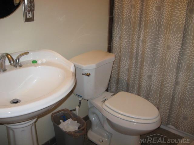 2090 Columbia Road Berkley, MI 48072 - Photo 11 of 21