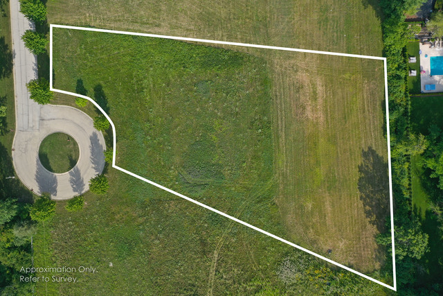 Lot 9 Whitehall Lane Lake Forest, IL 60045 - Photo 5 of 7 a bathroom with a shower and yard
