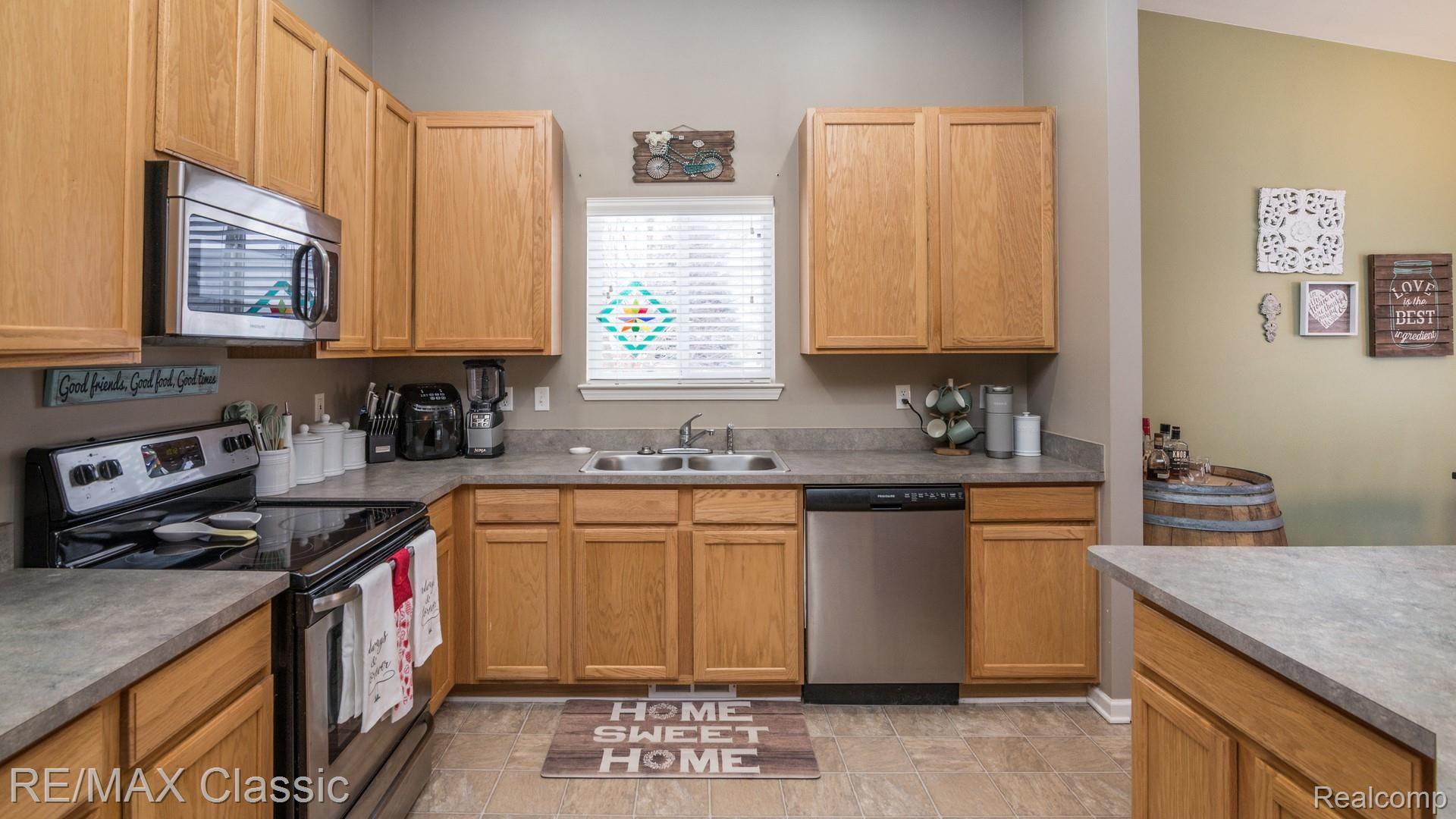 612 Rustic Trail Linden, MI 48451 - Photo 12 of 40 Tons of counter space