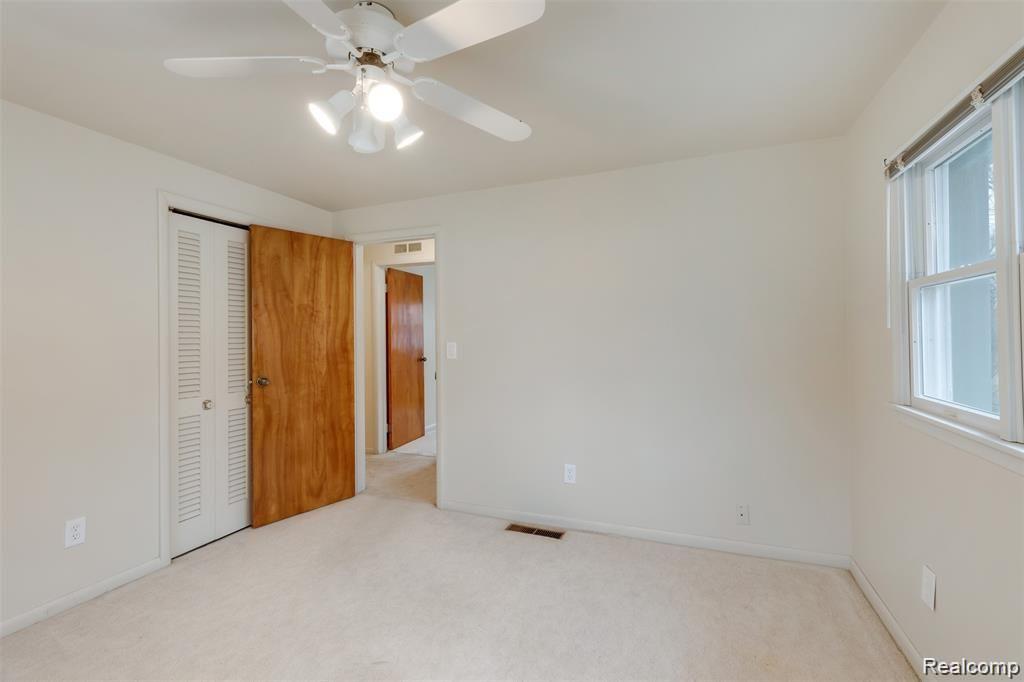 22104 Gill Road Farmington Hills, MI 48335 - Photo 22 of 39