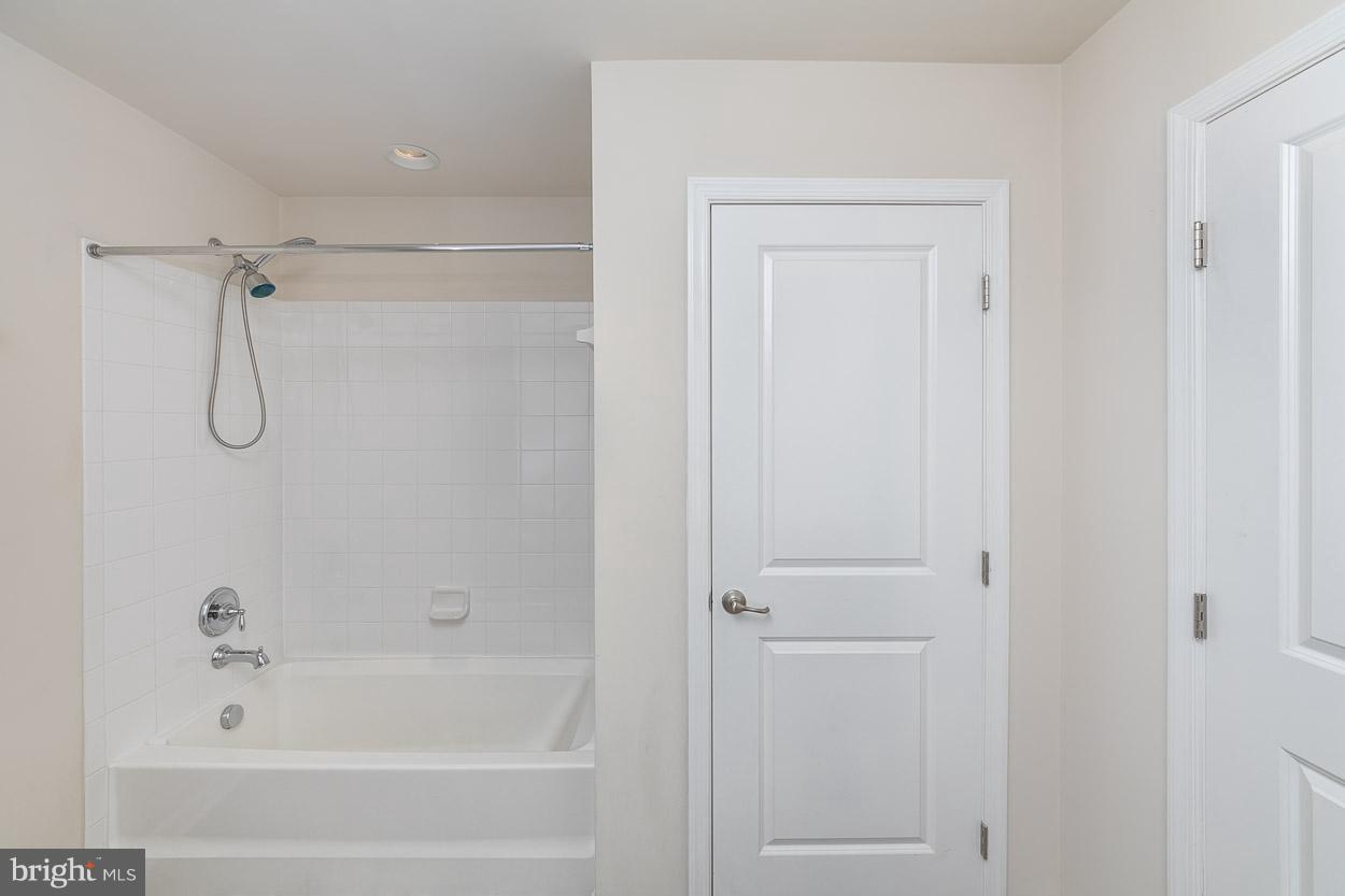5613 Country Farm Road White Marsh, MD 21162 - Photo 13 of 23 Bath (Master)