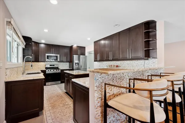 $839,999 | 3134 Maple Leaf Drive, Glenview, IL 60026