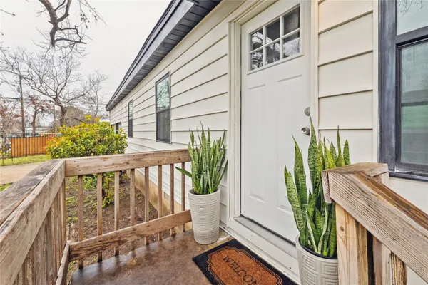 $495,000 | 2105 East 17th Street, Austin, TX 78702